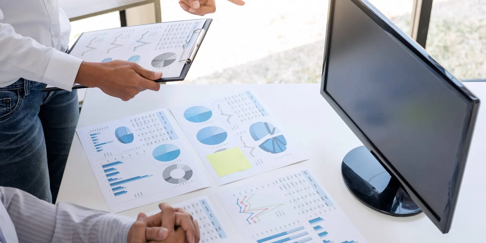 business-accountant-or-banker-2021-08-30-00-48-20-utc